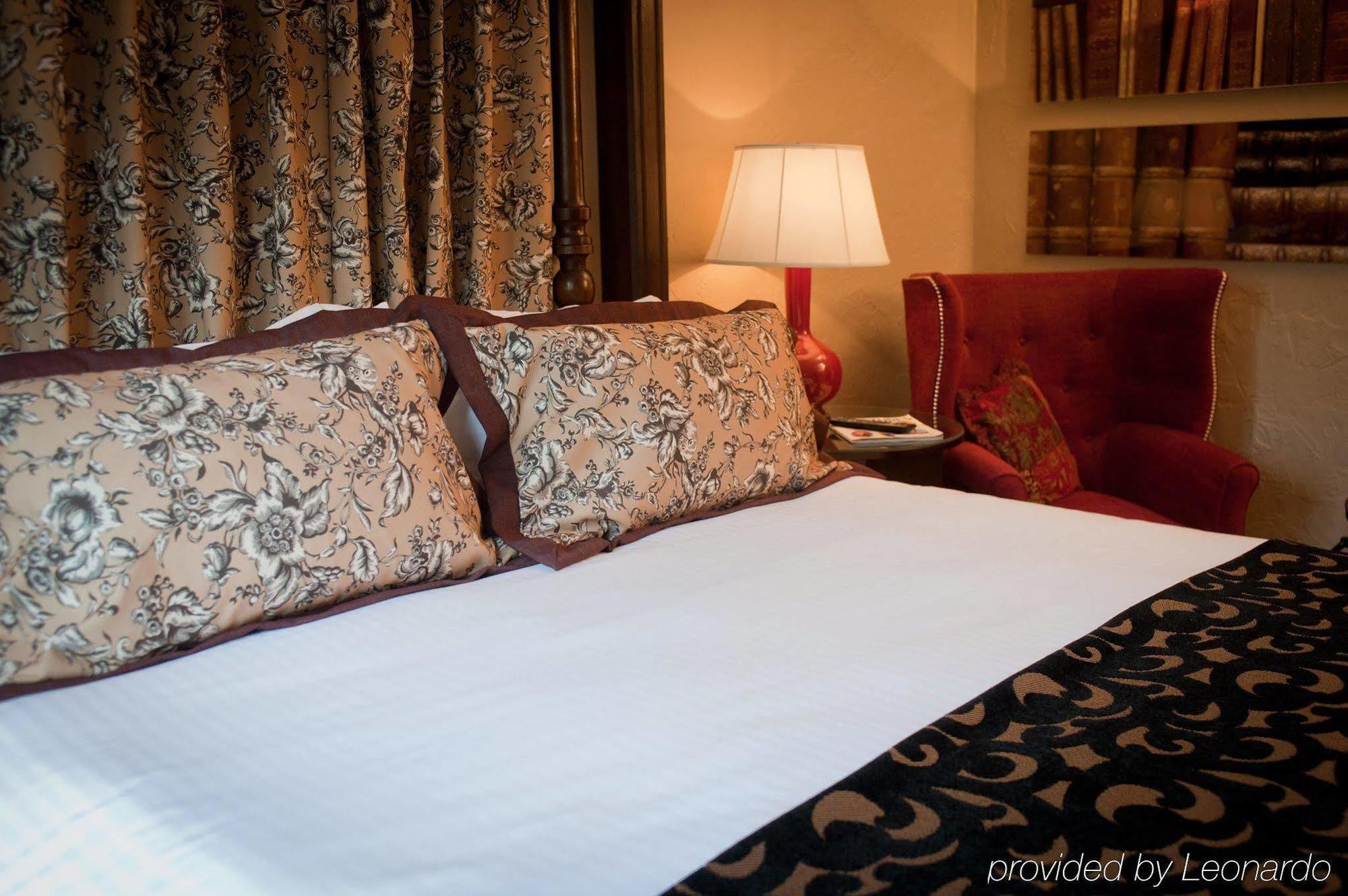 Inn The Cheshire Richmond Heights